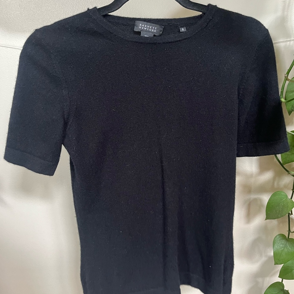 Black Barney’s New York 100% cashmere short sleeve sweater size small